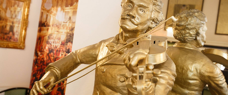 [Translate to English:] Statue von Johann Strauss